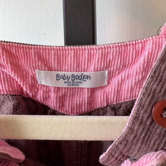 Baby Boden | Brown Cord Overalls with Butterfly and flower appliqué | 3-6 months - Picture 5 of 9